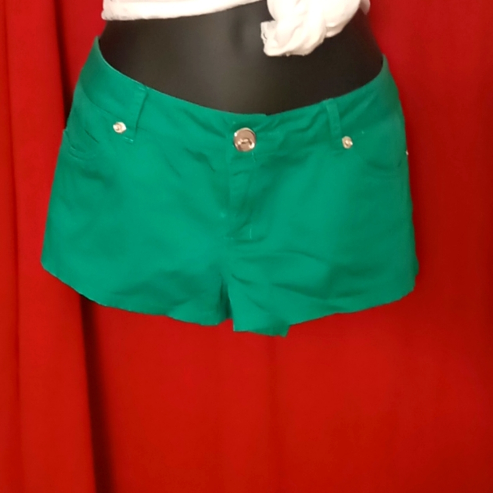 Green stretchy shorty short
